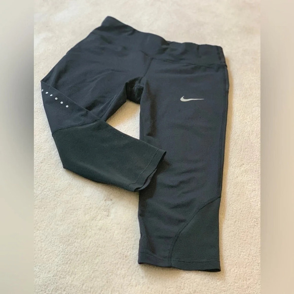 NIKE Dri-Fit Cropped Athletic cropped pants/ leggings. 
Leggings, size M vvv - Picture 3 of 15
